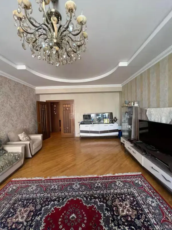Kirayə verilir 3 otaqlı mənzil 150 m²