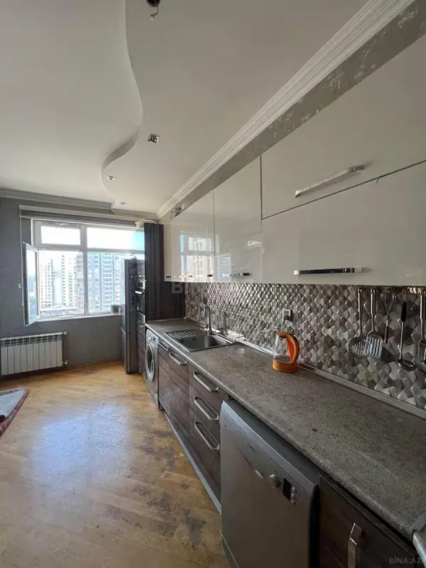 Kirayə verilir 3 otaqlı mənzil 150 m²