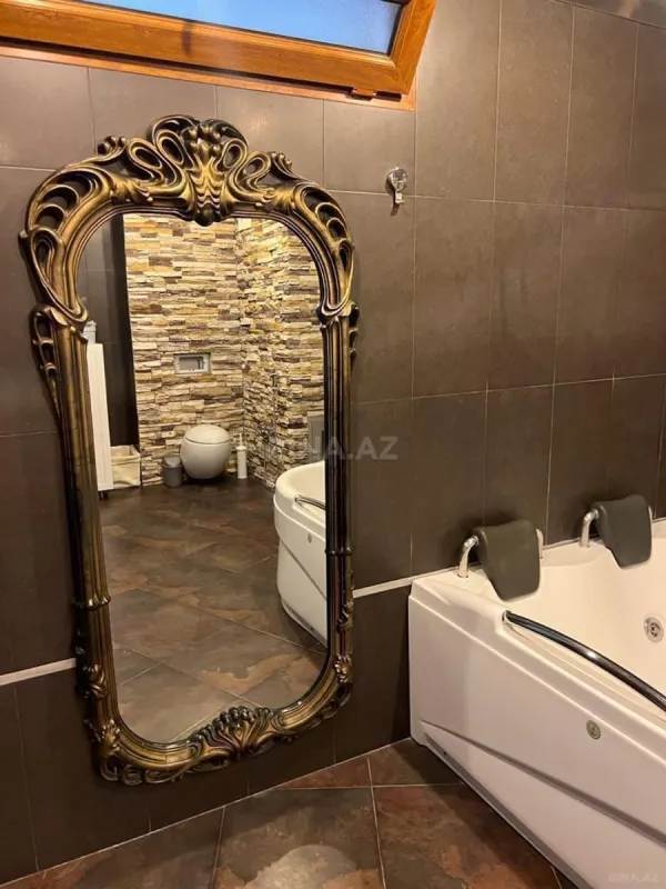 Satılır 5 otaqlı mənzil 245 m²