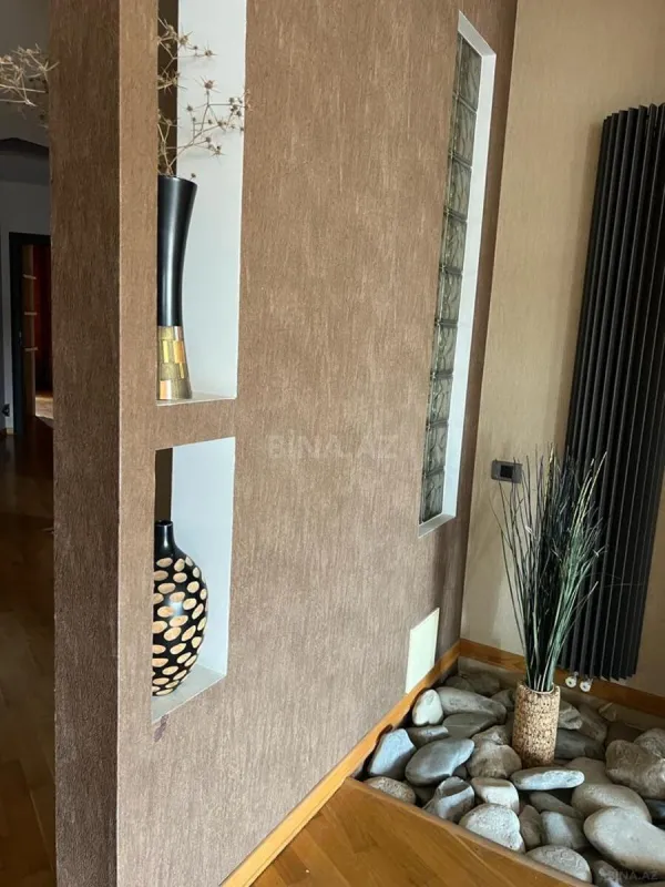Satılır 5 otaqlı mənzil 245 m²