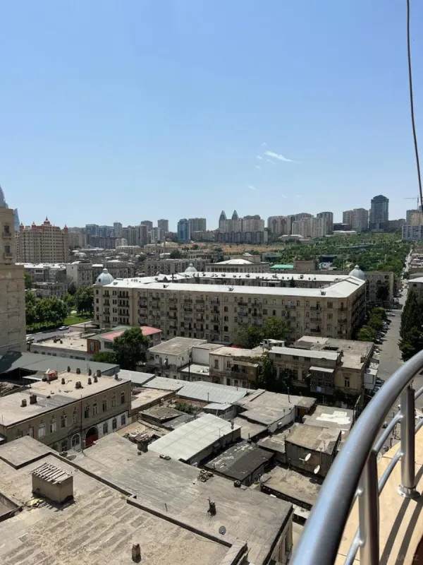 Satılır 5 otaqlı mənzil 245 m²