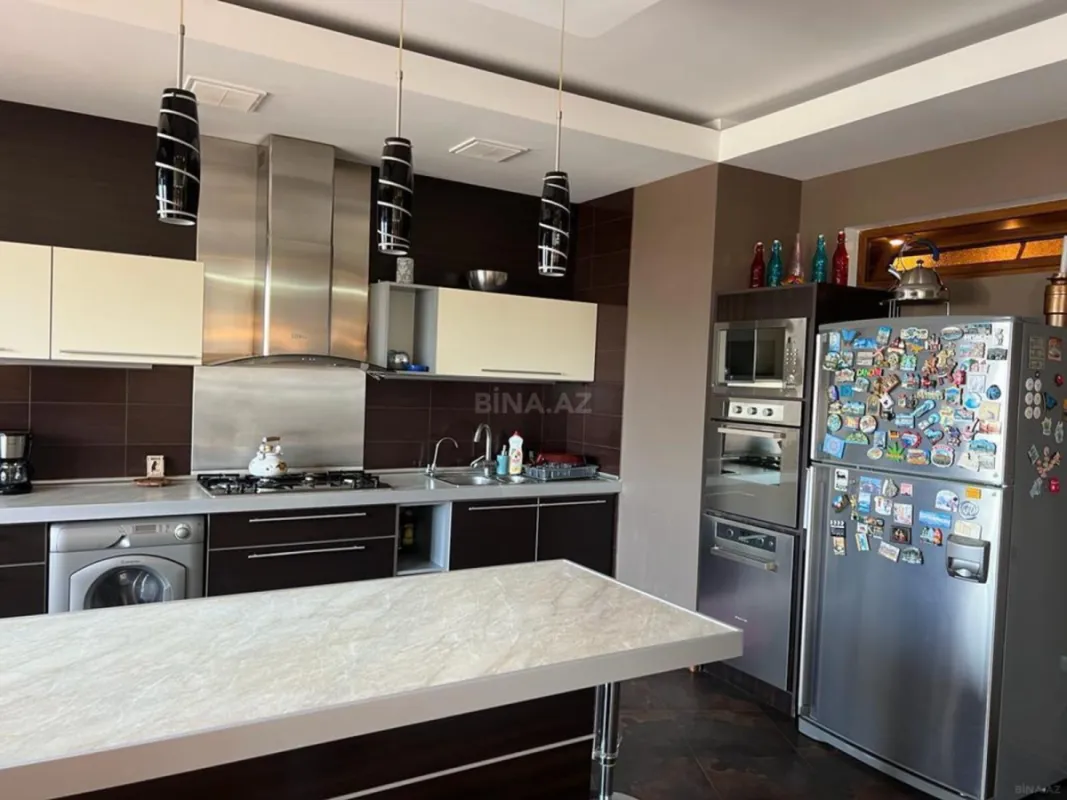 Satılır 5 otaqlı mənzil 245 m²