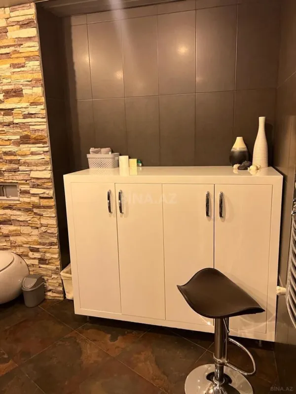 Satılır 5 otaqlı mənzil 245 m²