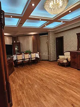 Kirayə verilir 5 otaqlı mənzil 200 m²