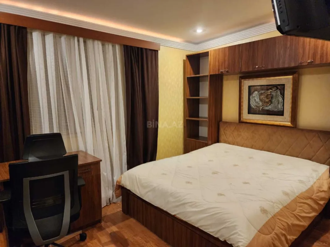 Kirayə verilir 5 otaqlı mənzil 200 m²