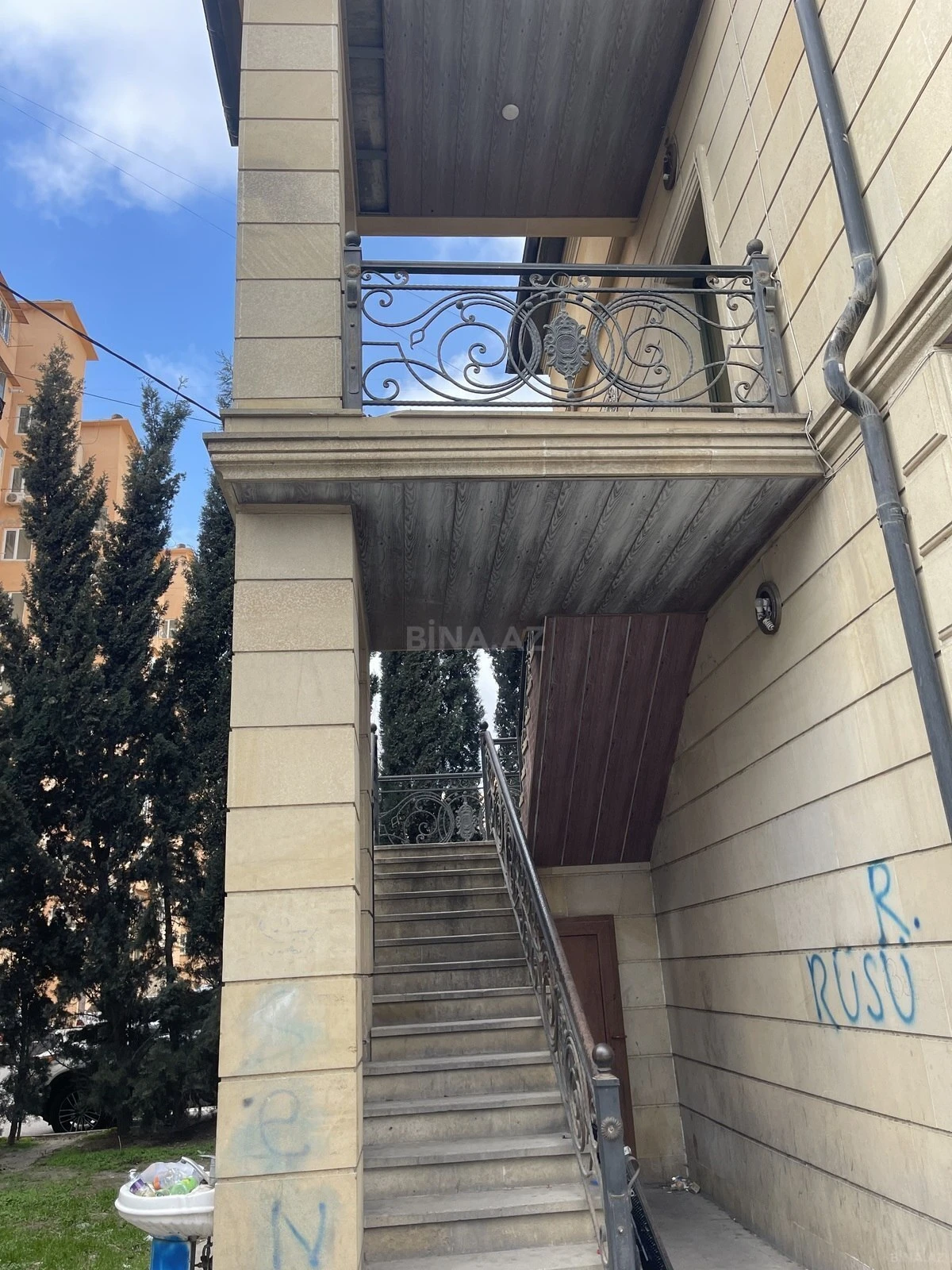 Satılır obyekt 320 m²