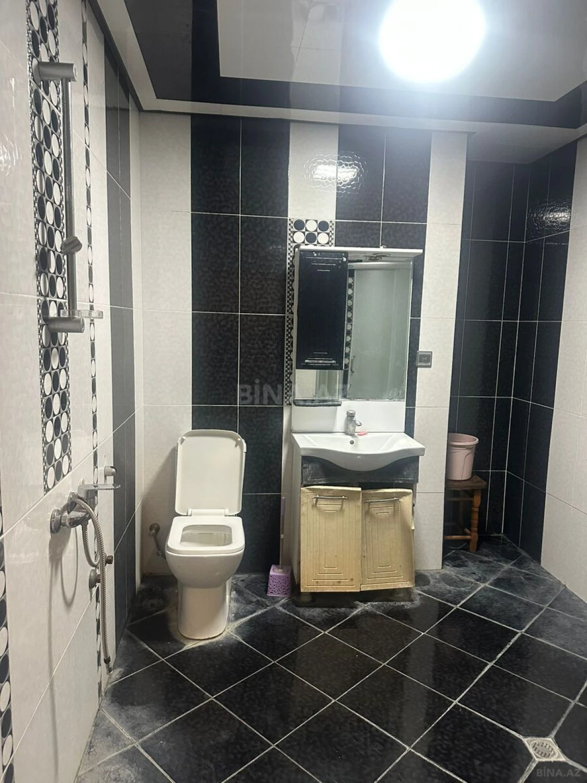 Kirayə verilir 2 otaqlı mənzil 69 m²