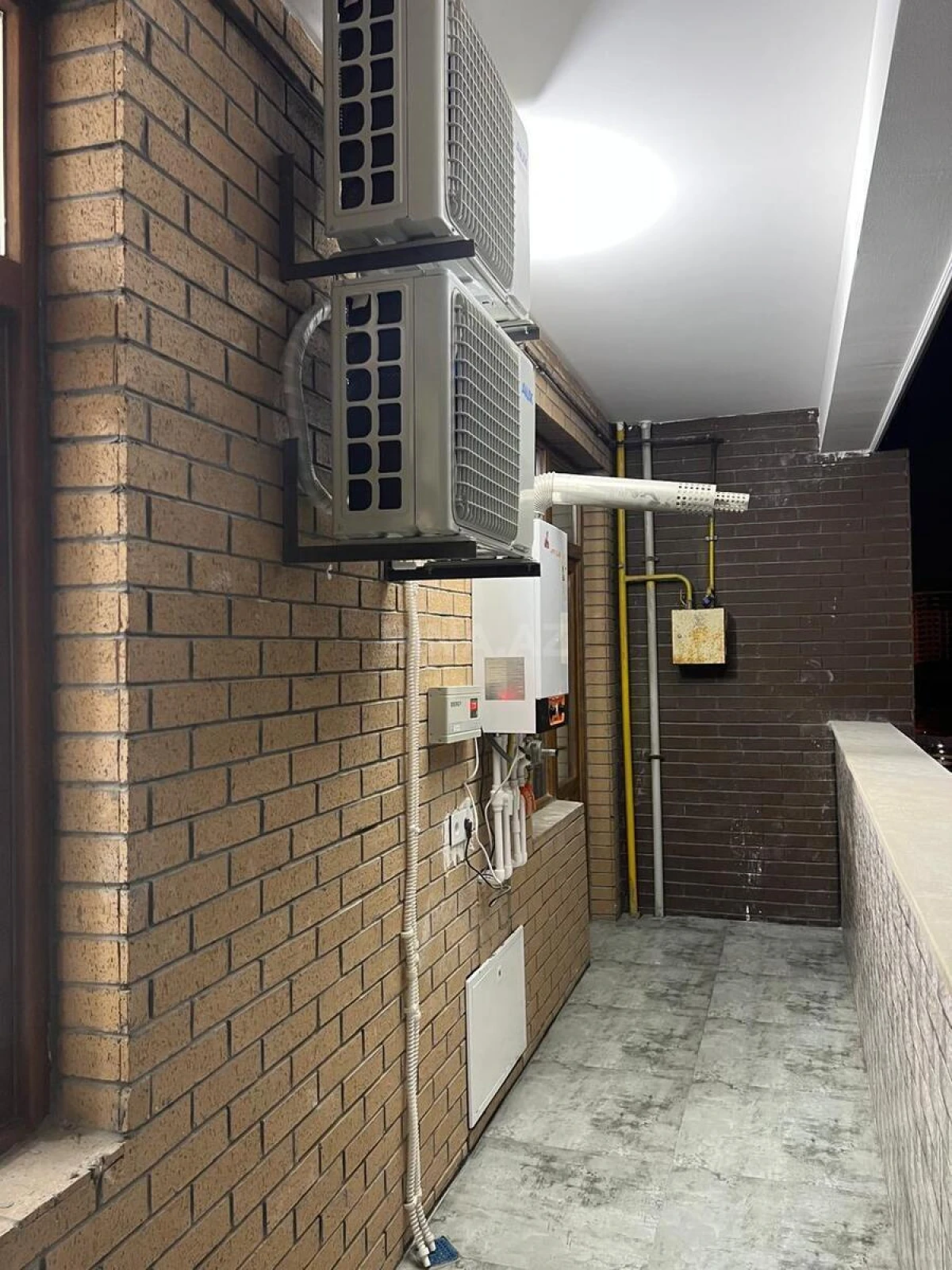 Satılır 2 otaqlı mənzil 83 m²
