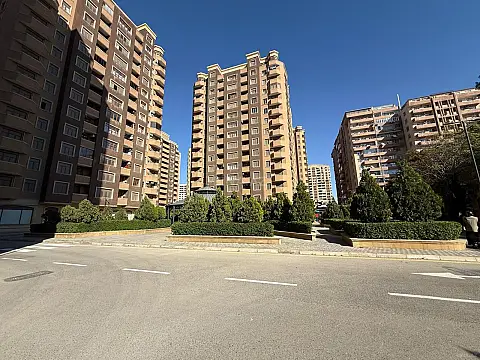 Satılır 2 otaqlı mənzil 83 m²
