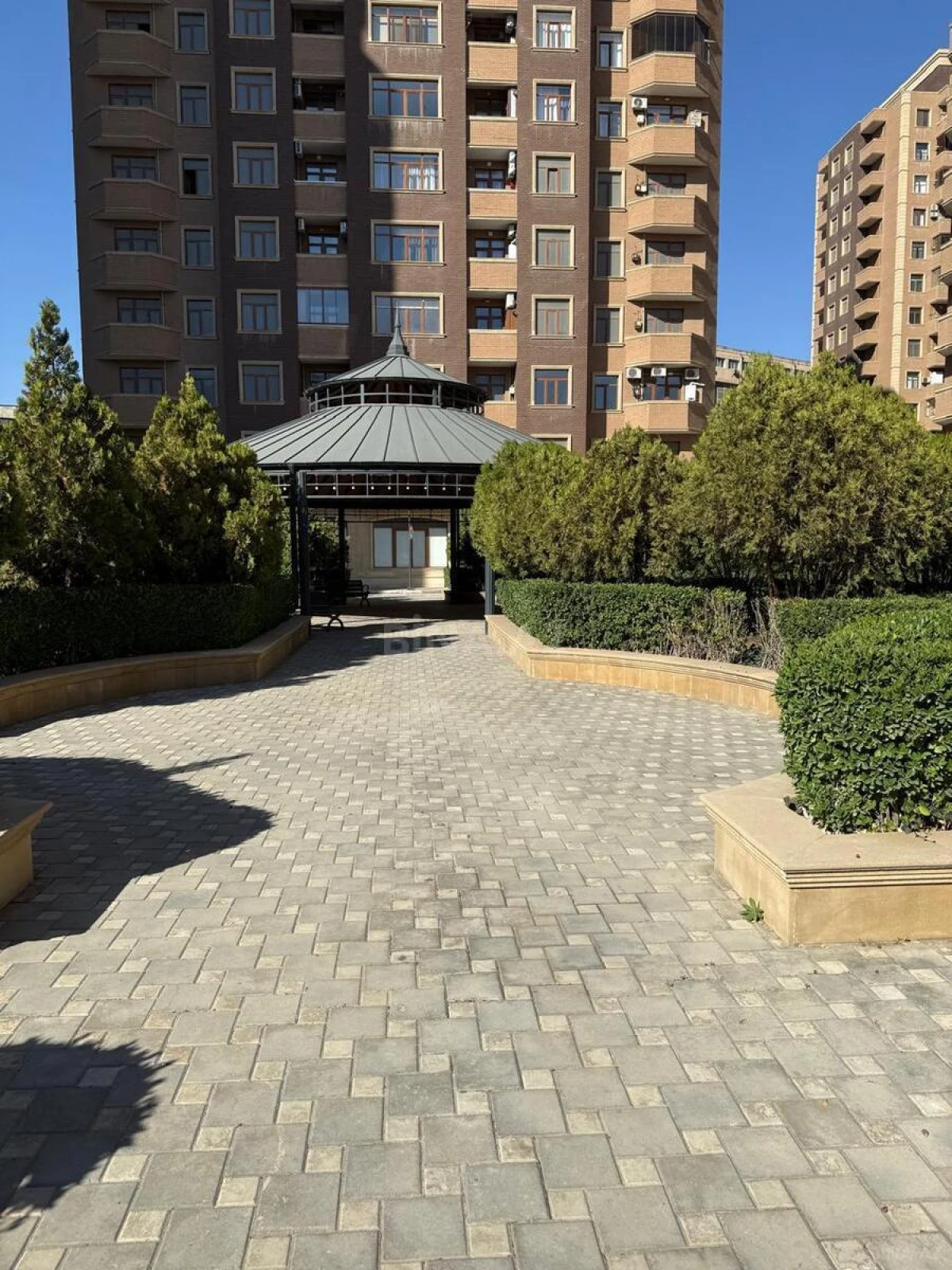 Satılır 2 otaqlı mənzil 83 m²