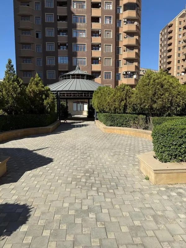 Satılır 2 otaqlı mənzil 83 m²