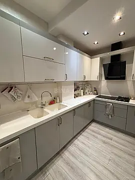 Kirayə verilir 2 otaqlı mənzil 110 m²