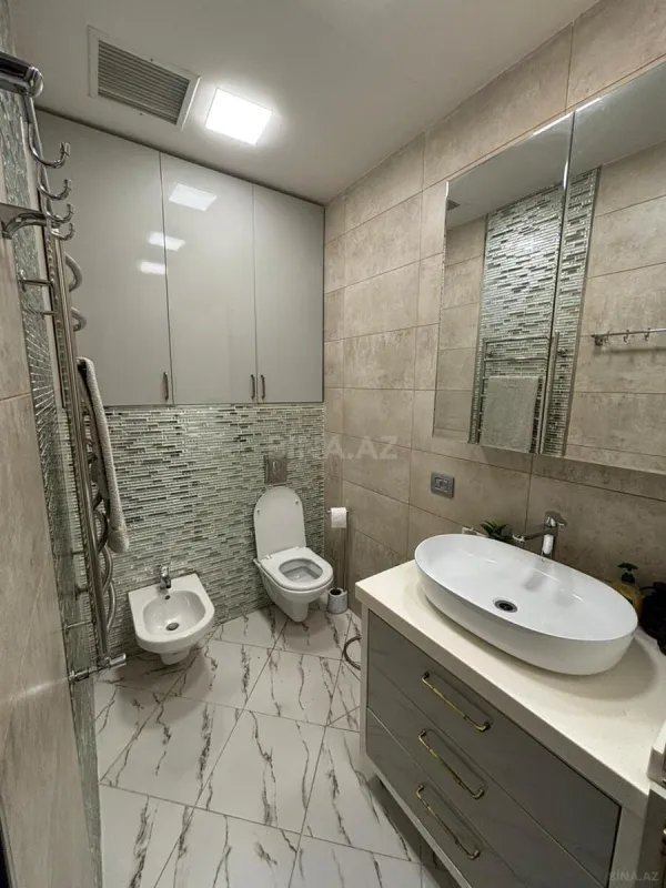 Kirayə verilir 2 otaqlı mənzil 110 m²