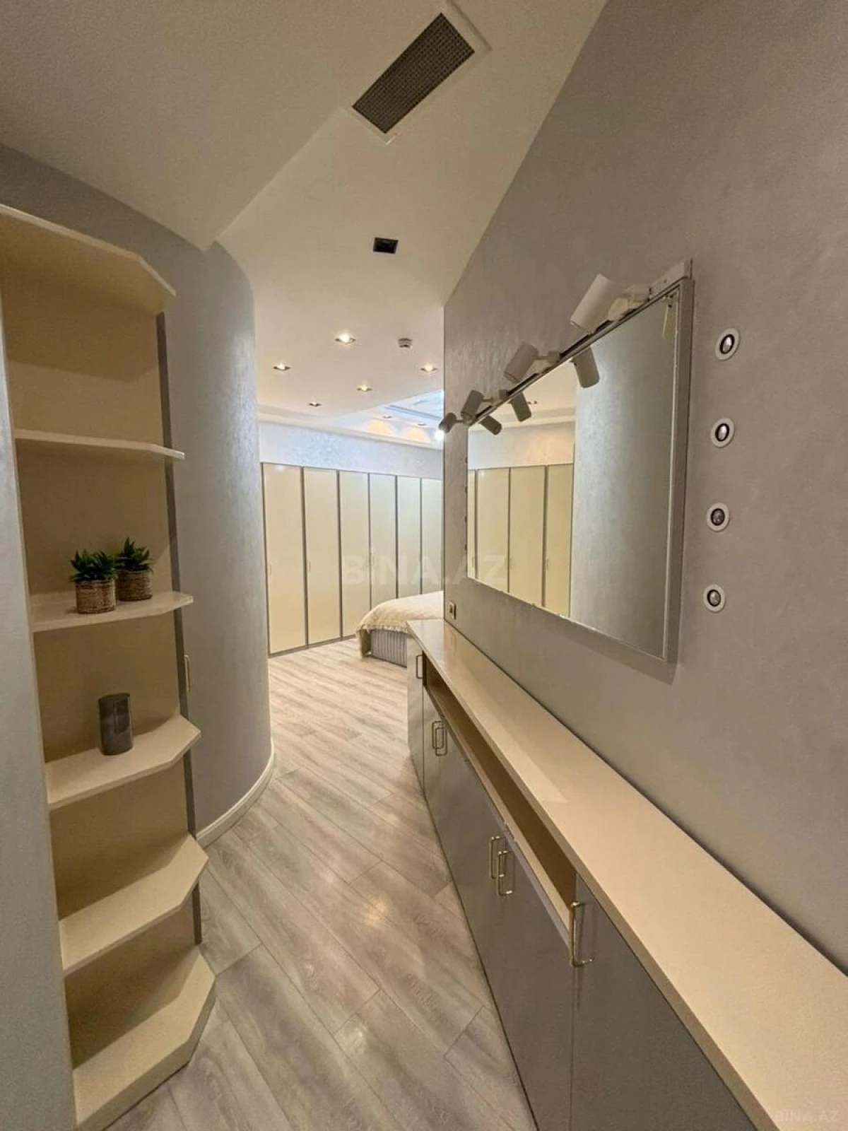 Kirayə verilir 2 otaqlı mənzil 110 m²