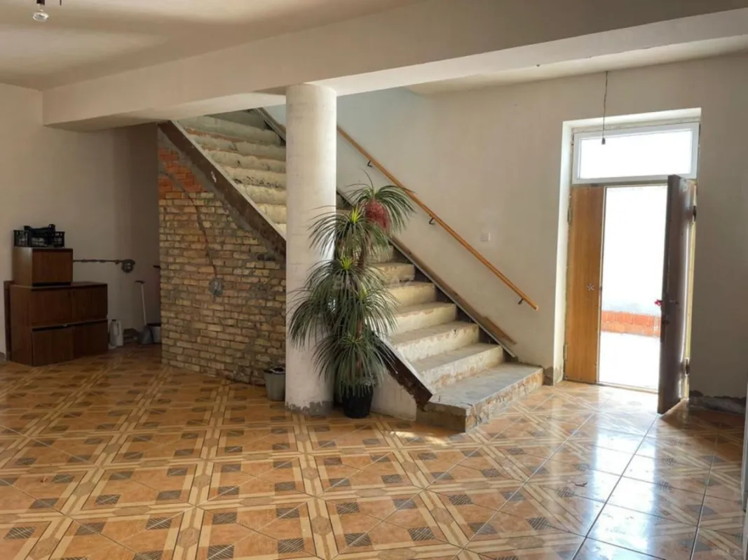 Satılır 10 otaqlı həyət evi 400 m²