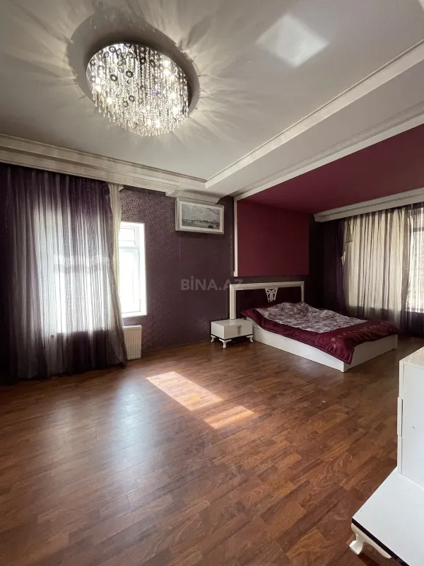 Satılır 10 otaqlı həyət evi 400 m²