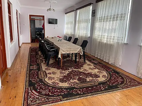 Satılır 10 otaqlı həyət evi 400 m²