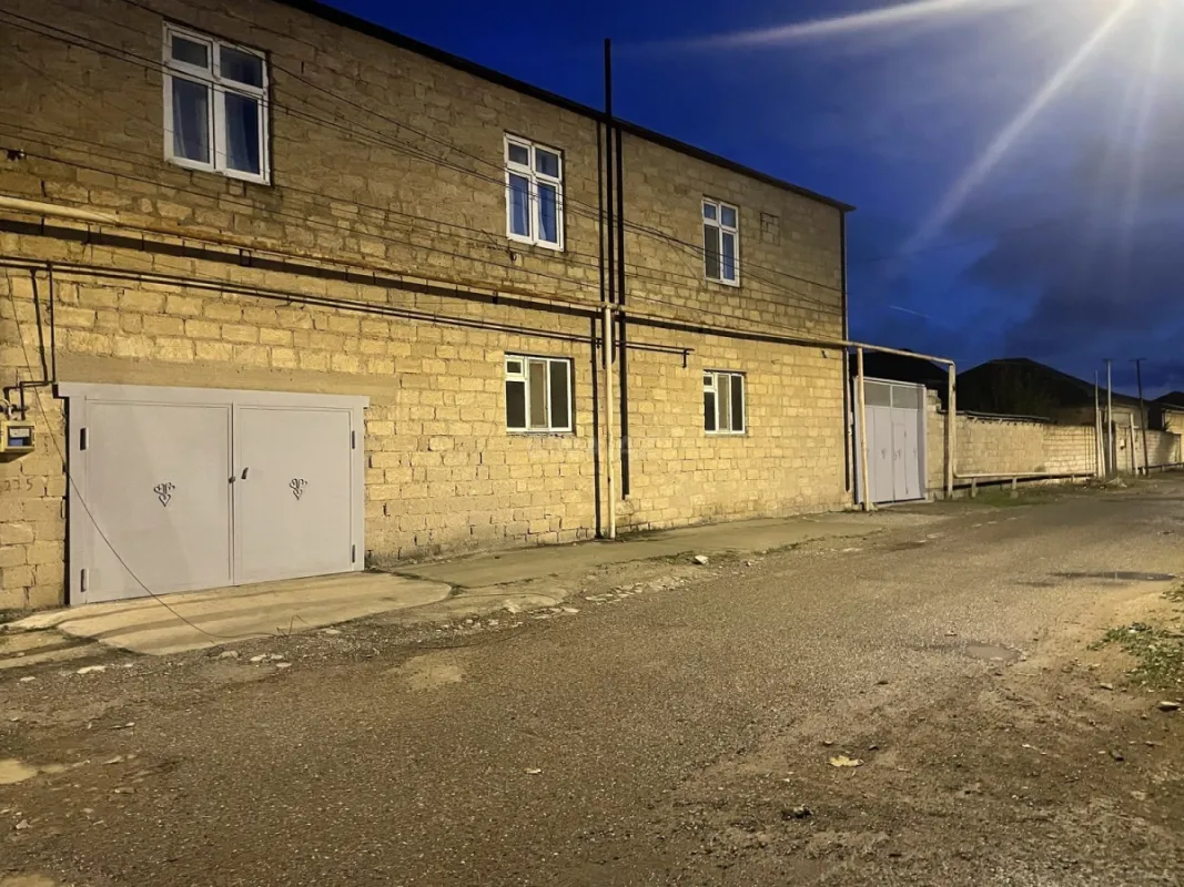 Satılır 10 otaqlı həyət evi 400 m²