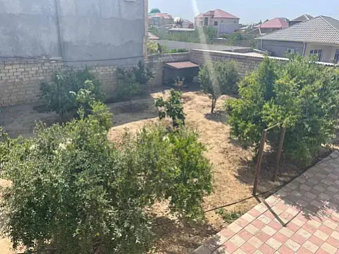 Satılır 10 otaqlı həyət evi 400 m²