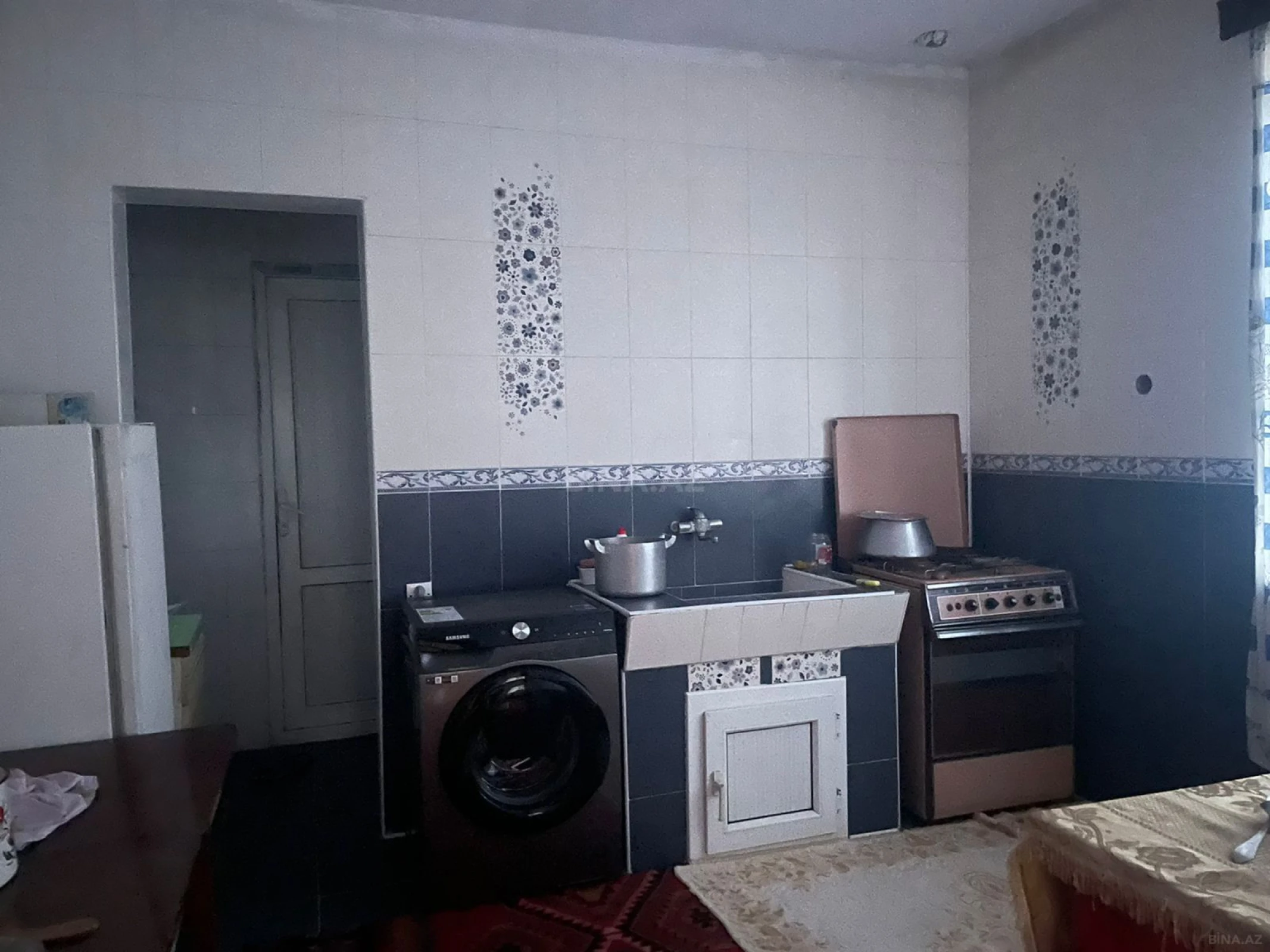 Satılır 10 otaqlı həyət evi 400 m²