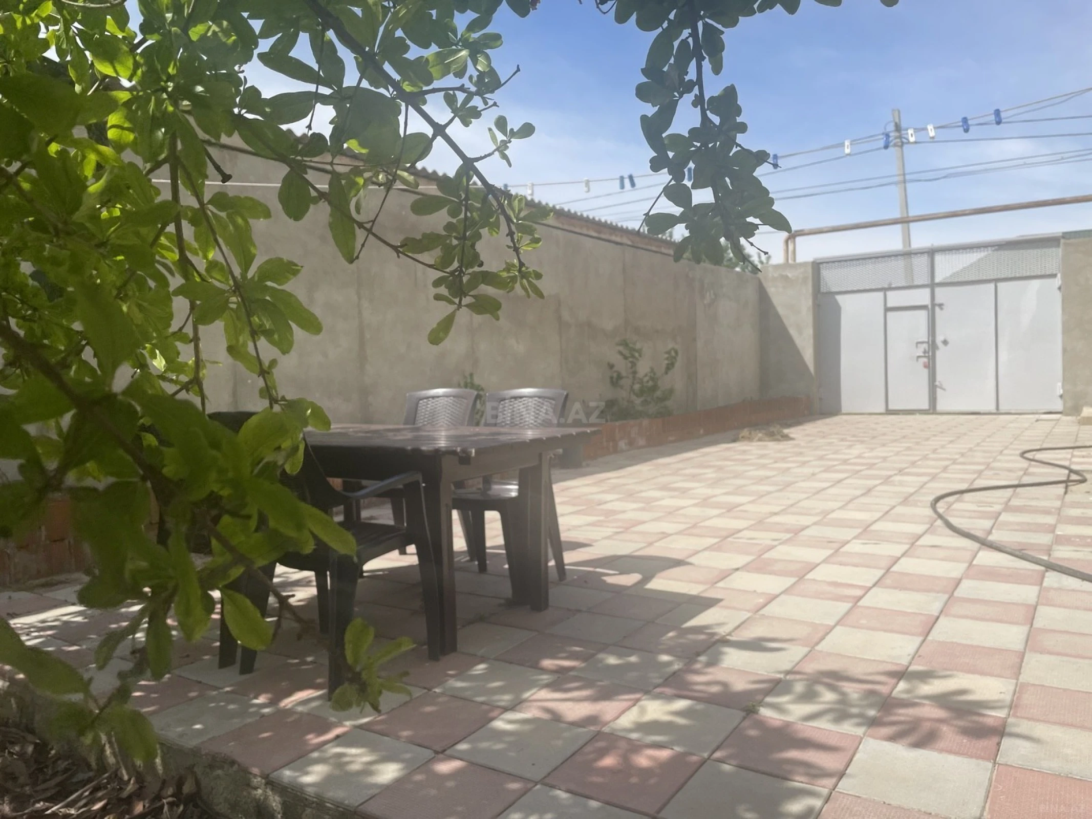 Satılır 10 otaqlı həyət evi 400 m²