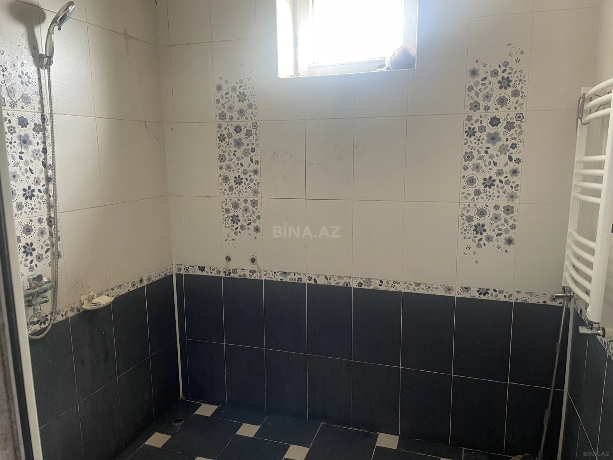 Satılır 10 otaqlı həyət evi 400 m²