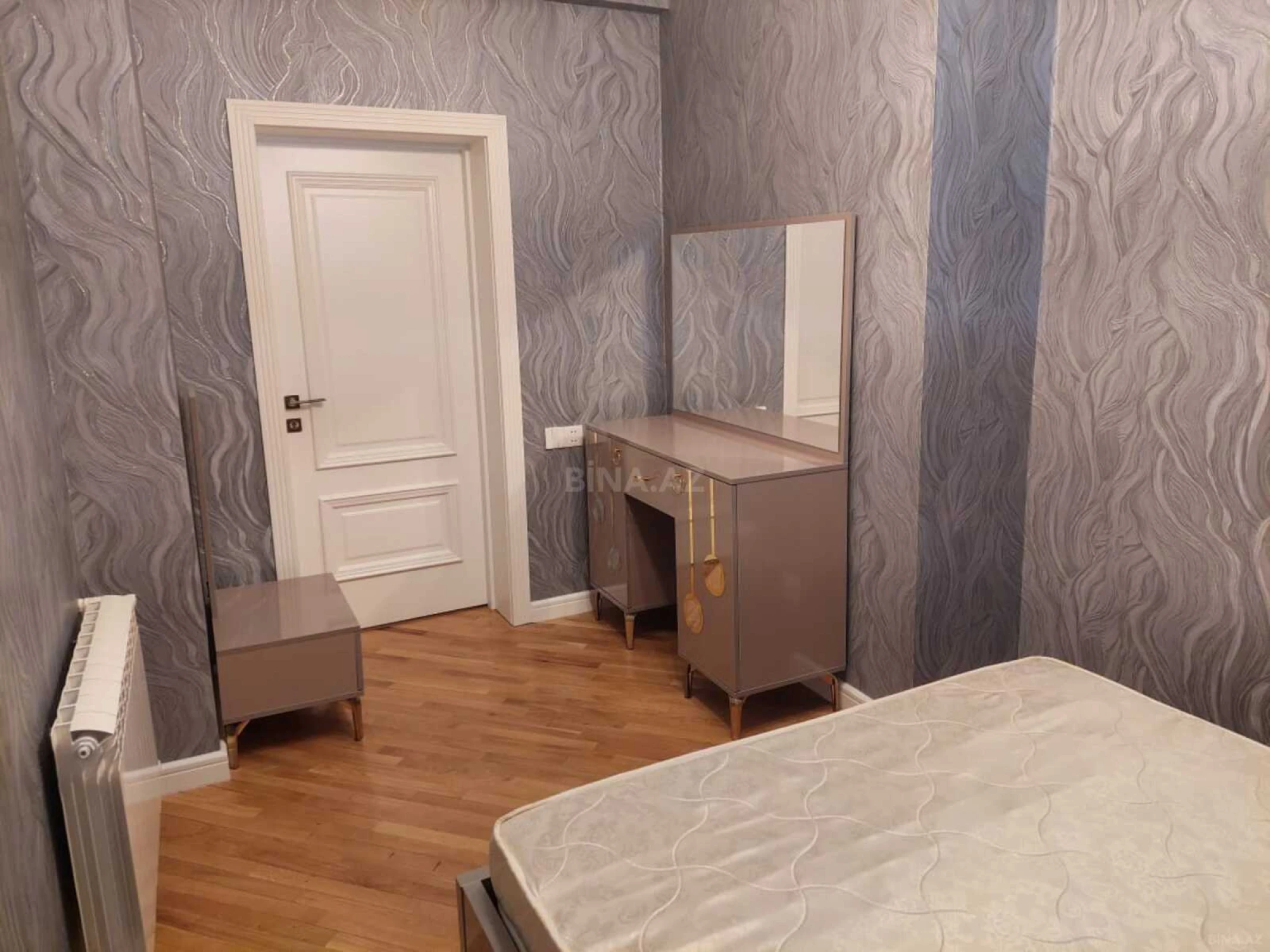 Satılır 2 otaqlı mənzil 72 m²