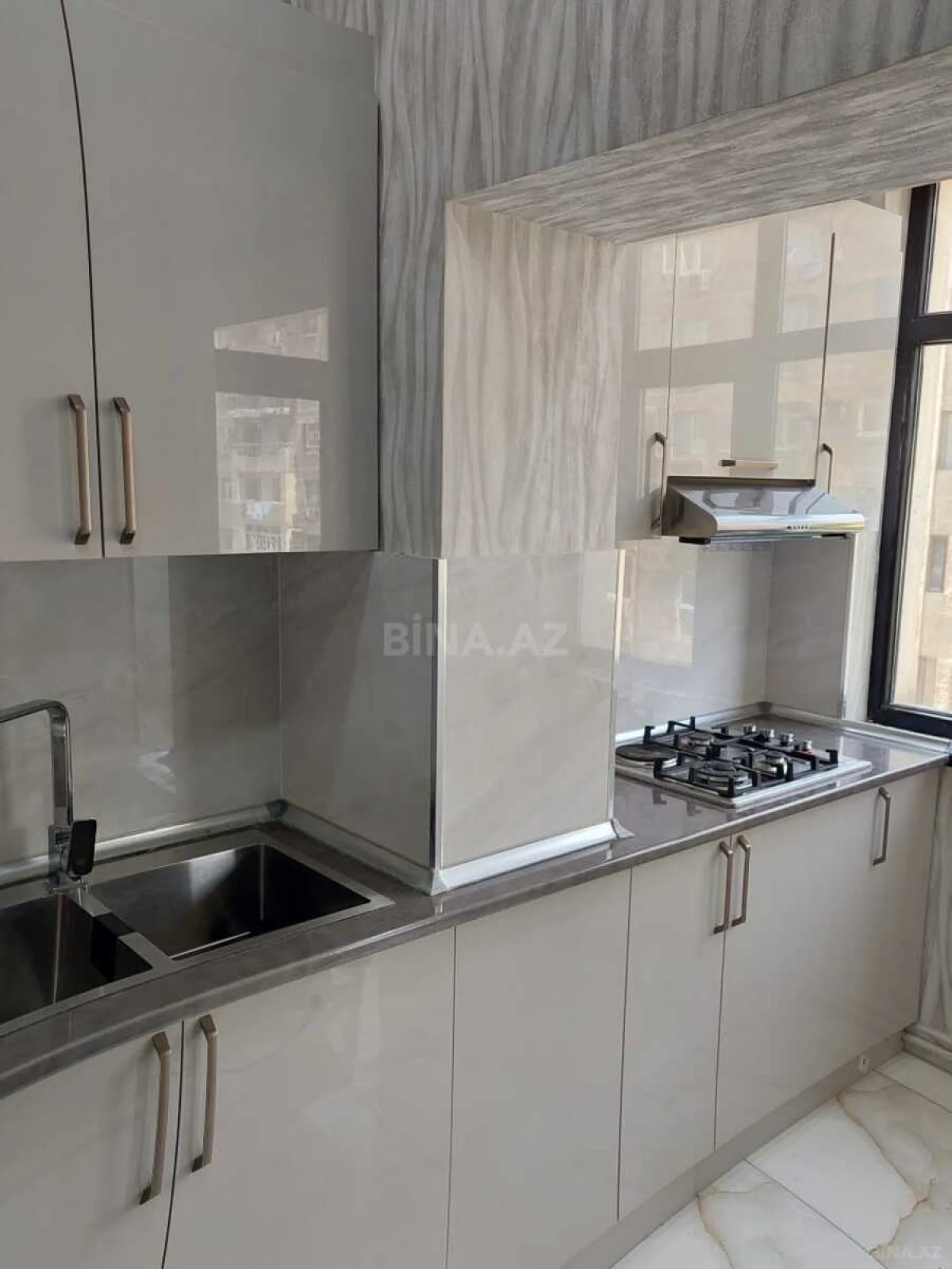 Satılır 2 otaqlı mənzil 72 m²