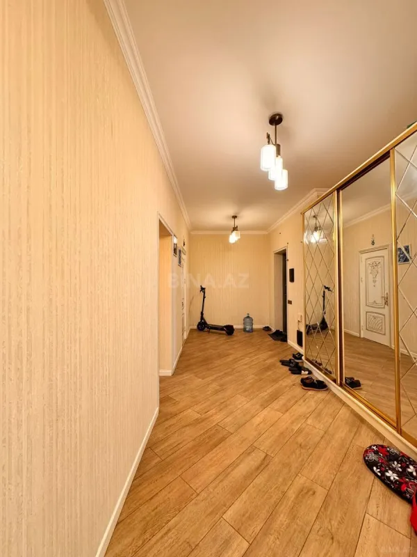 Satılır 4 otaqlı mənzil 146 m²