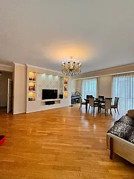 Satılır 4 otaqlı mənzil 146 m²