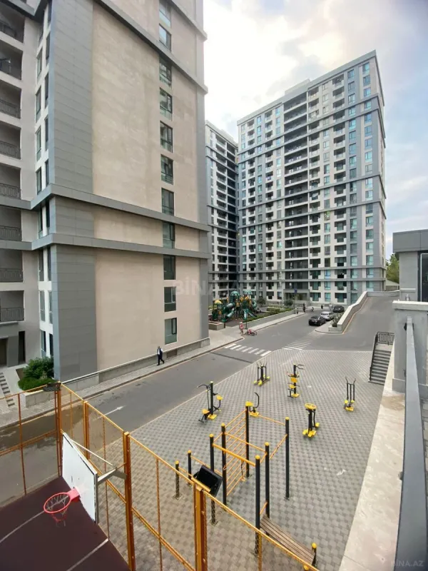 Satılır 4 otaqlı mənzil 146 m²