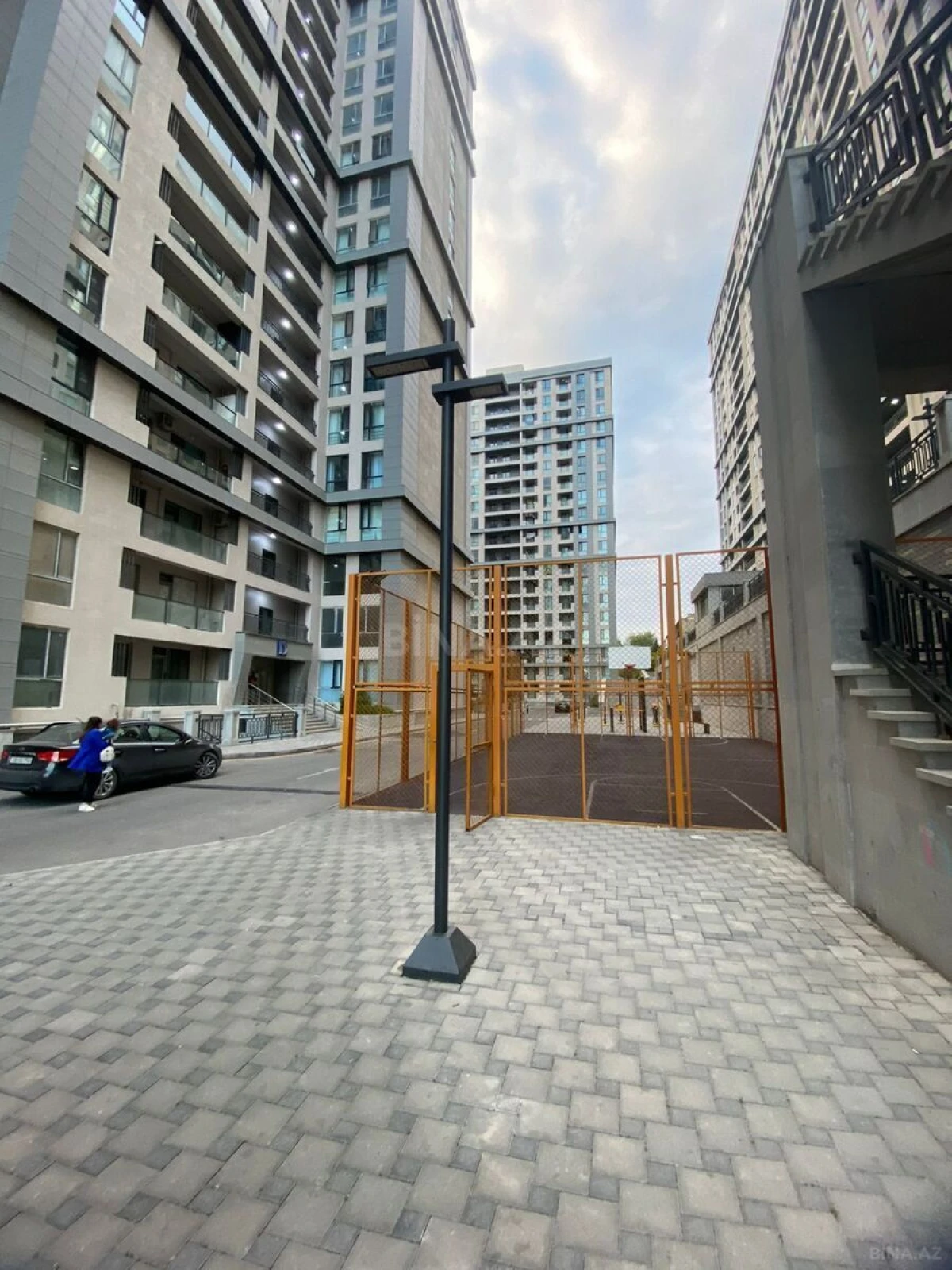 Satılır 4 otaqlı mənzil 146 m²