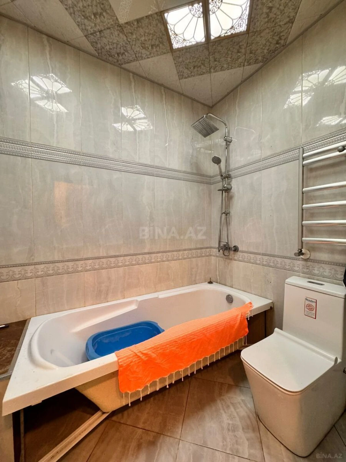 Satılır 4 otaqlı mənzil 146 m²