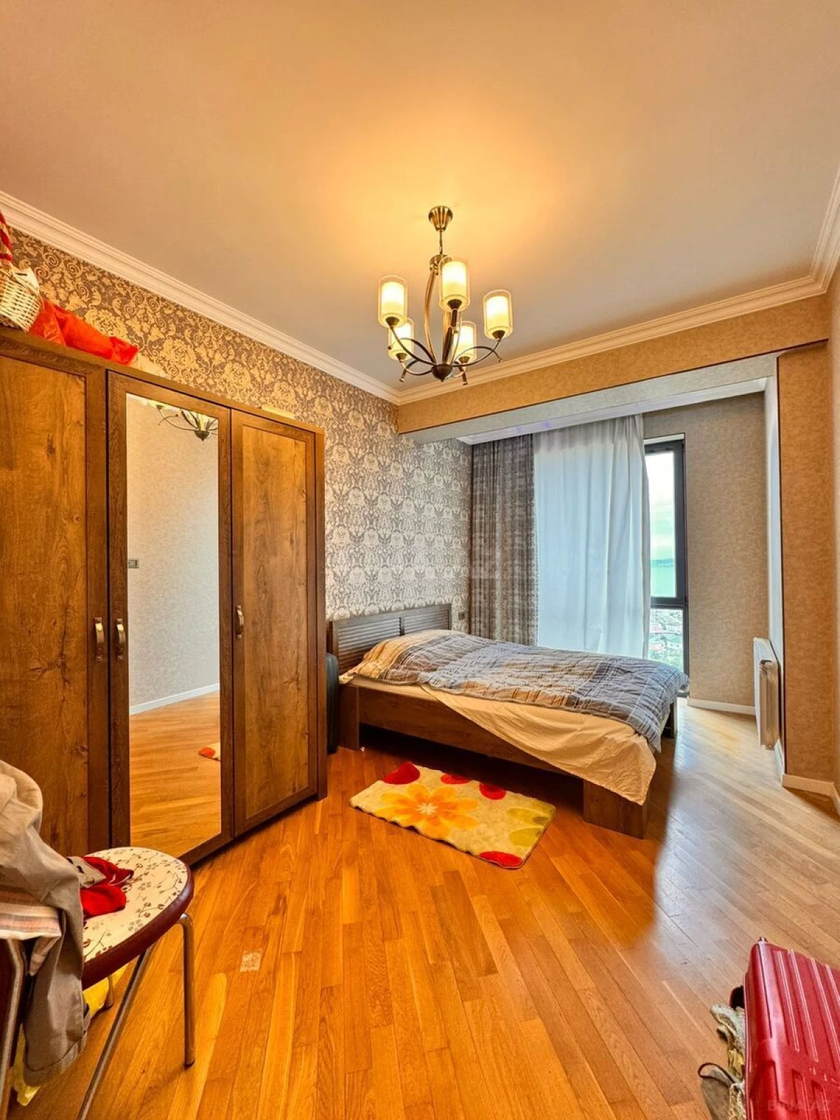 Satılır 4 otaqlı mənzil 146 m²