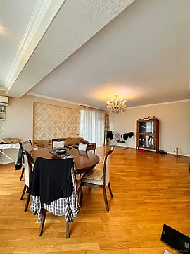 Satılır 4 otaqlı mənzil 146 m²