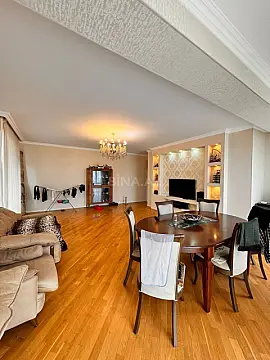 Satılır 4 otaqlı mənzil 146 m²