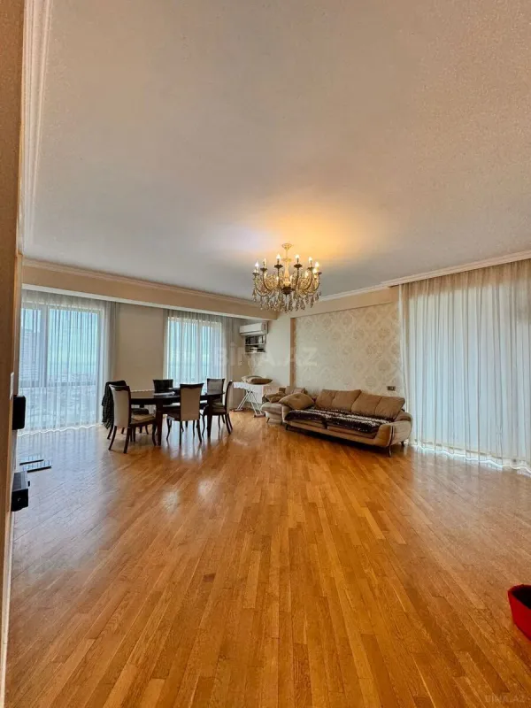 Satılır 4 otaqlı mənzil 146 m²