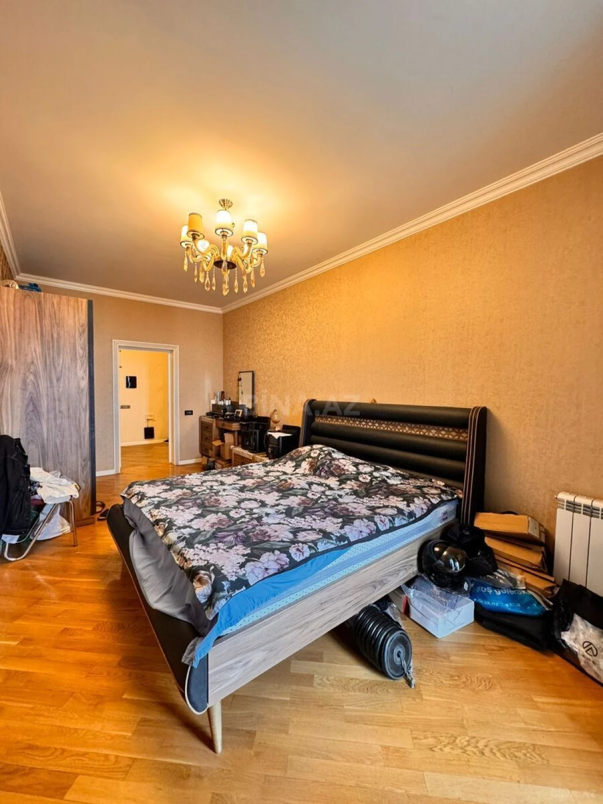 Satılır 4 otaqlı mənzil 146 m²