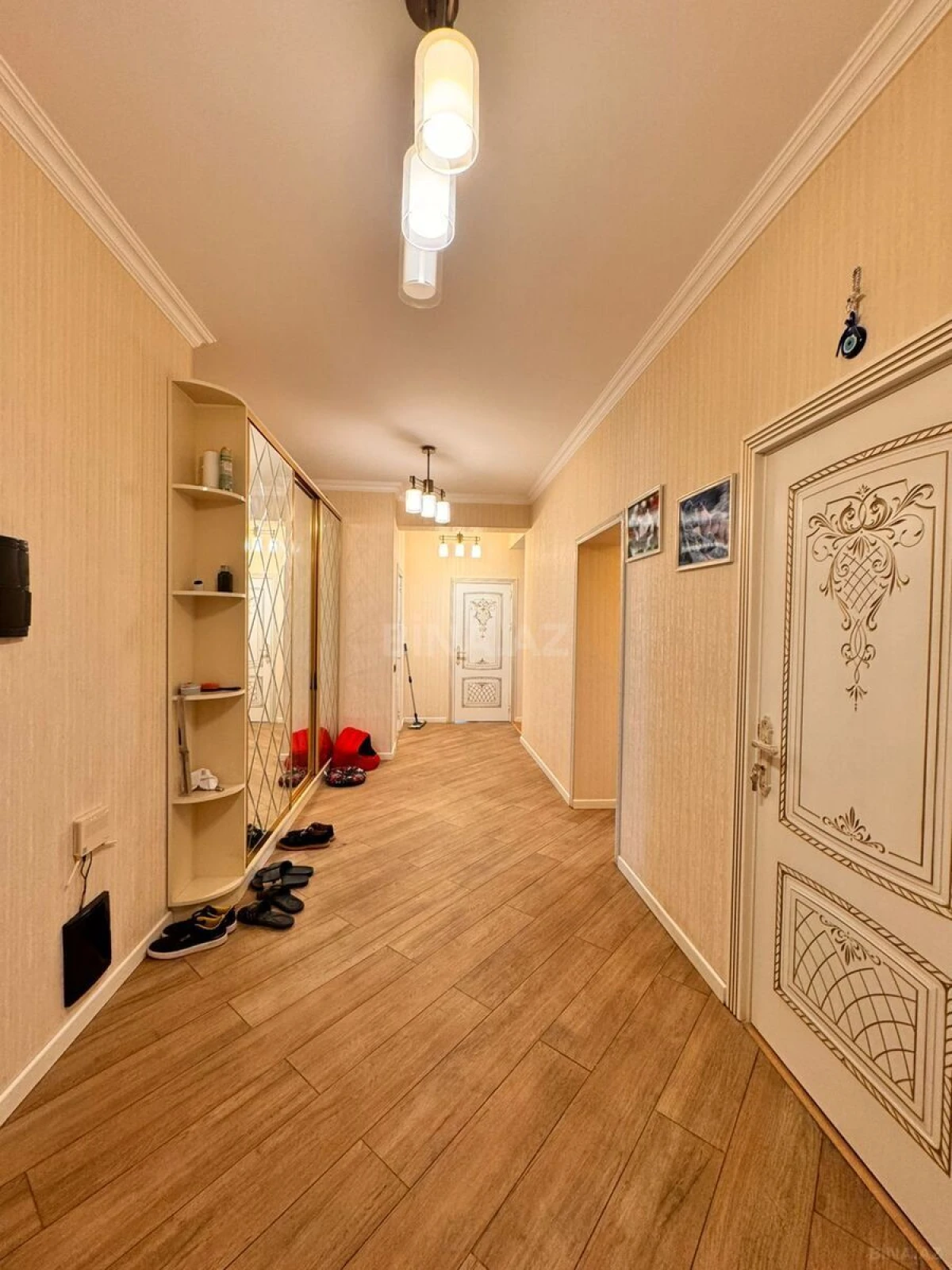 Satılır 4 otaqlı mənzil 146 m²