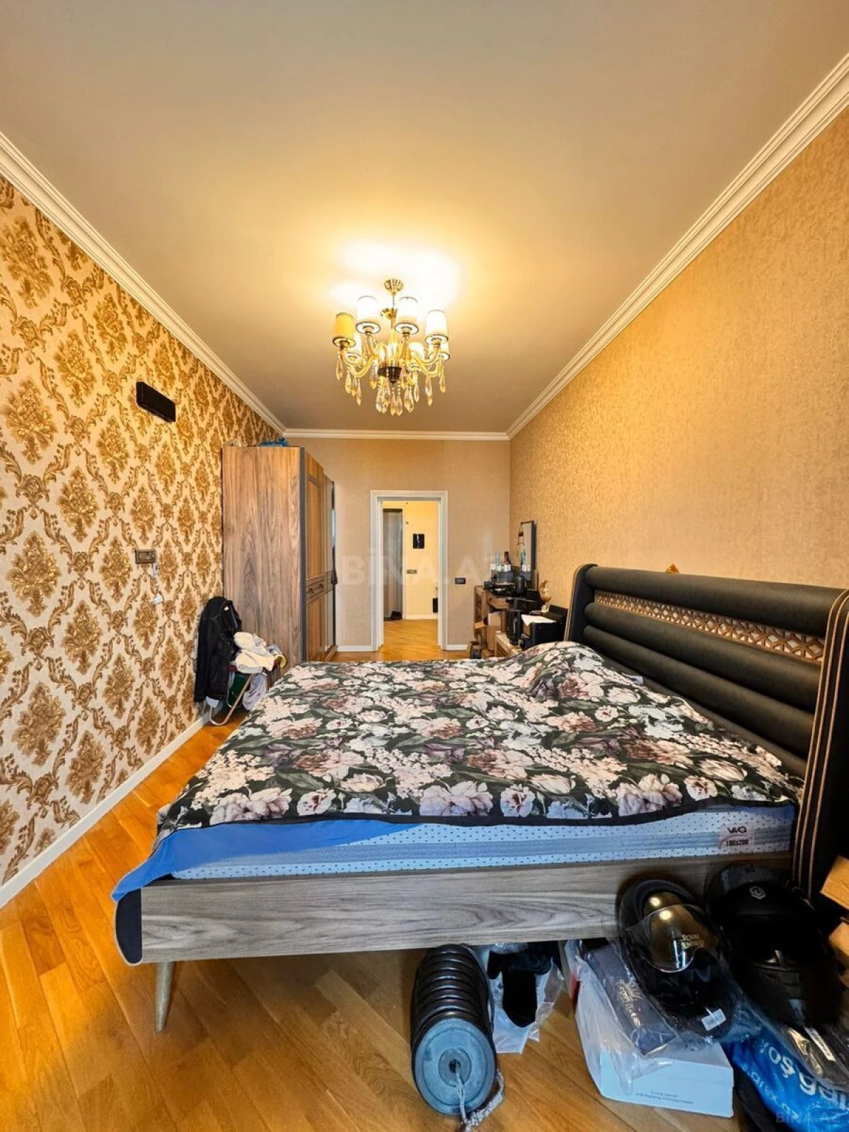 Satılır 4 otaqlı mənzil 146 m²