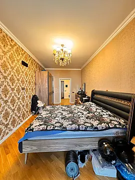 Satılır 4 otaqlı mənzil 146 m²