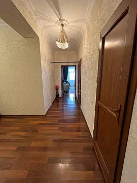 Satılır 3 otaqlı mənzil 130 m²