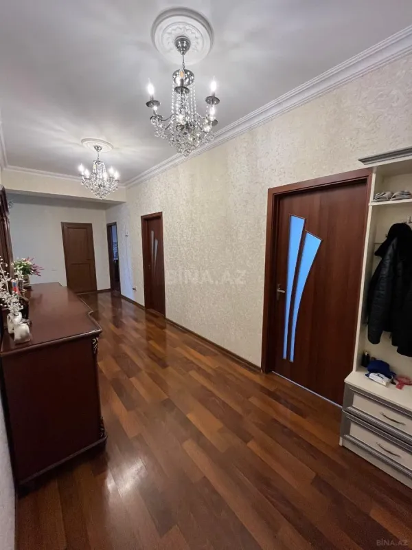 Satılır 3 otaqlı mənzil 130 m²