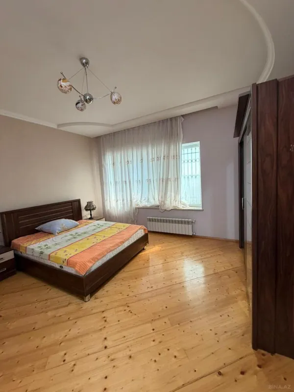 Satılır 6 otaqlı həyət evi 300 m²