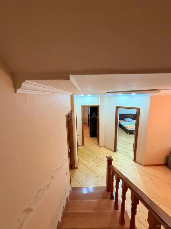 Satılır 6 otaqlı həyət evi 300 m²