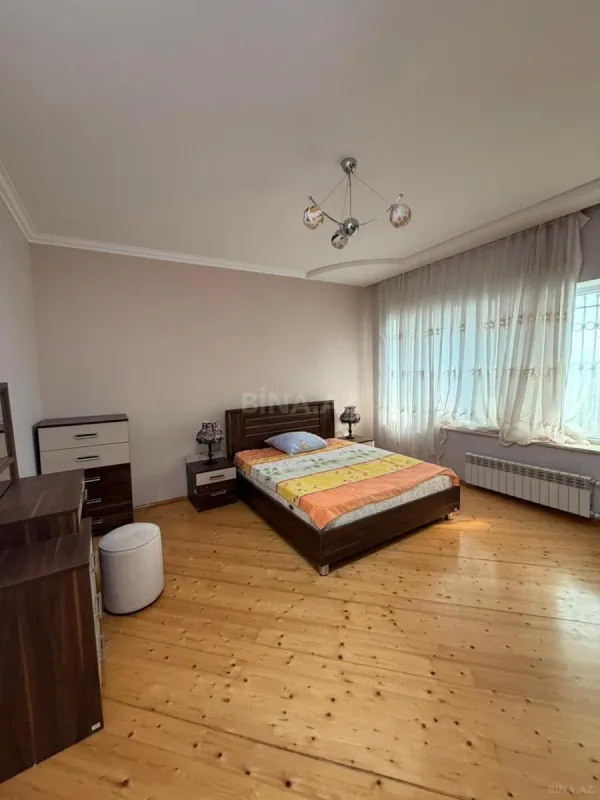 Satılır 6 otaqlı həyət evi 300 m²