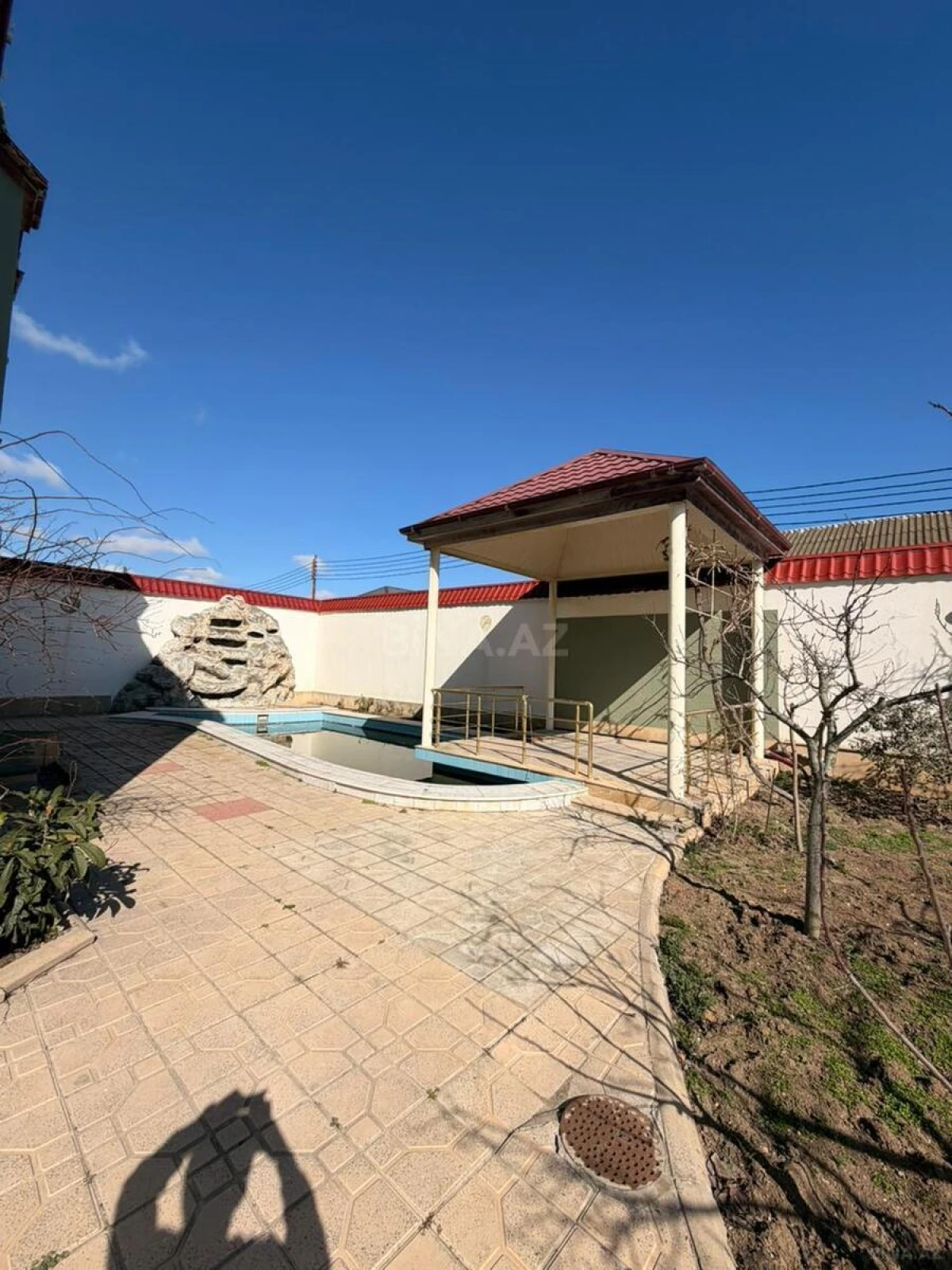 Satılır 6 otaqlı həyət evi 300 m²