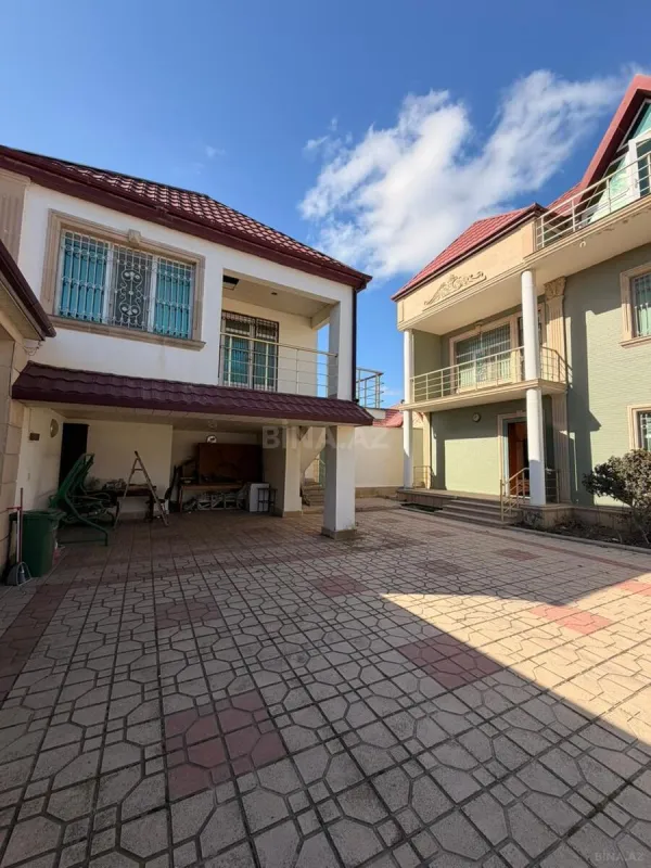 Satılır 6 otaqlı həyət evi 300 m²