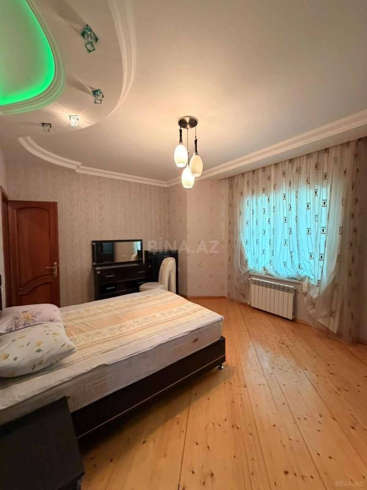 Satılır 6 otaqlı həyət evi 300 m²