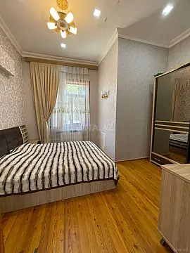 Kirayə verilir 6 otaqlı həyət evi 250 m²